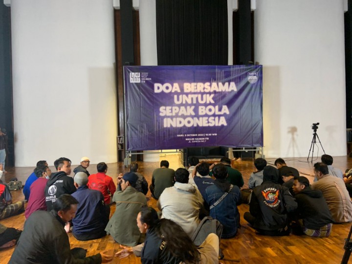 Potret Doa Bersama yang digelar Persib Bandung di Mesjid ITB (Foto: Republika)