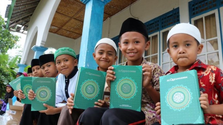 Potret BWA Lakukan Pengiriman Paket Mushaf Al-Qur'an ke Papua (Foto: BWA)