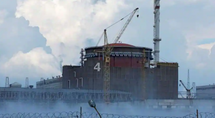 Penembakan Rusia-Ukraina memutus pasokan listrik Pembangkit Nuklir Zaporizhzhia /Reuters