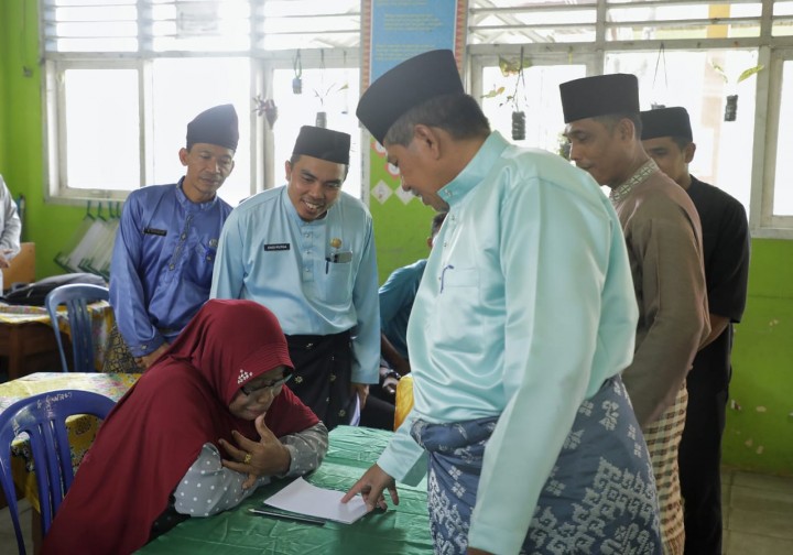 Bupati Siak, Alfedri tinjau program penuntasan buta aksara