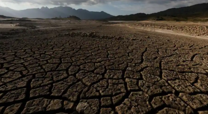 Ilmuwan sebut perubahan iklim yang disebabkan manusia menciptakan kekeringan 20 kali lebih parah pada saat musim panas /Reuters