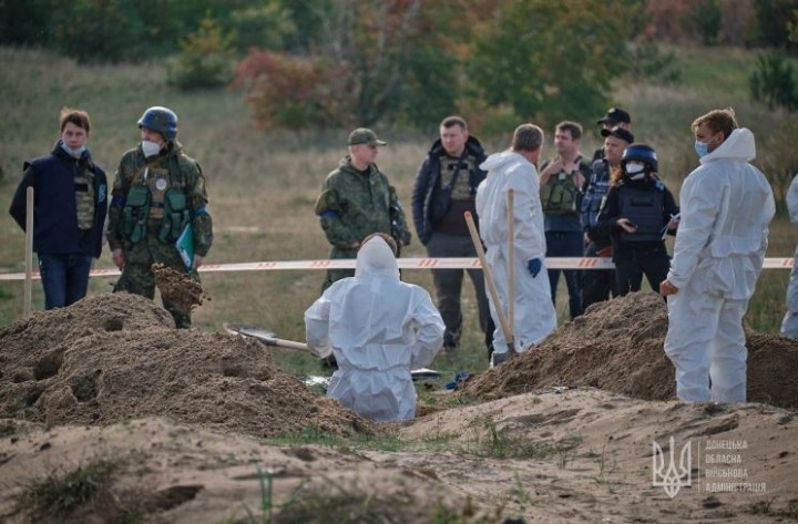 Gubernur Ukraina Mengatakan Kuburan Massal Ditemukan di Kota Timur yang Dibebaskan
