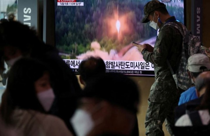 Korea Utara menembakkan dua rudal setelah latihan AS-Korea Selatan