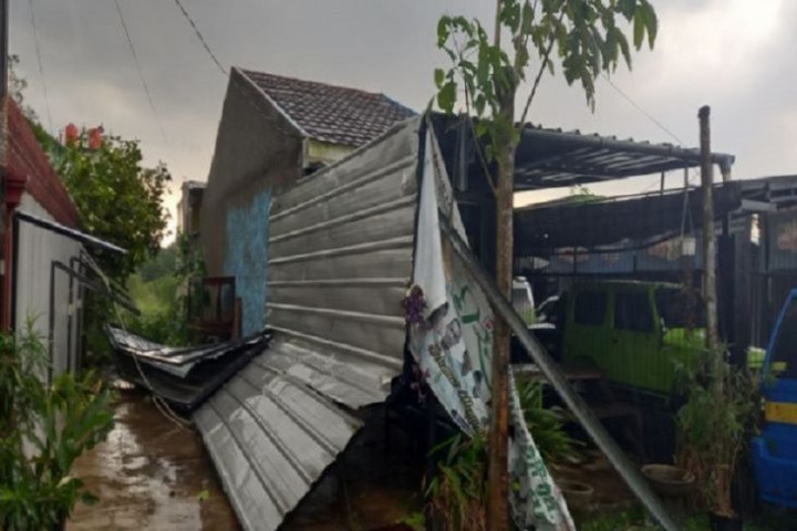 Dwikorita Karnawati selaku Kepala Badan Meteorologi, Klimatologi, dan Geofisika beberkan penyebab cuaca ekstrem yang melanda wilayah Indonesia beberapa waktu belakangan /sindonews.com