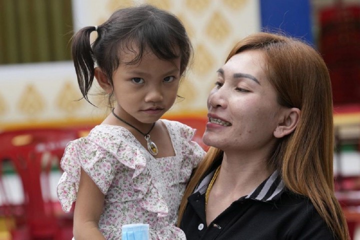 Seorang Balita Secara Ajaib Selamat Dari Pembantaian di Tempat Penitipan Anak di Thailand
