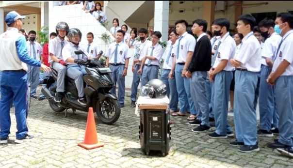 Gandeng SMK Dharma Loka, Capella Honda Ajak Generasi Muda cara aman berkendara 