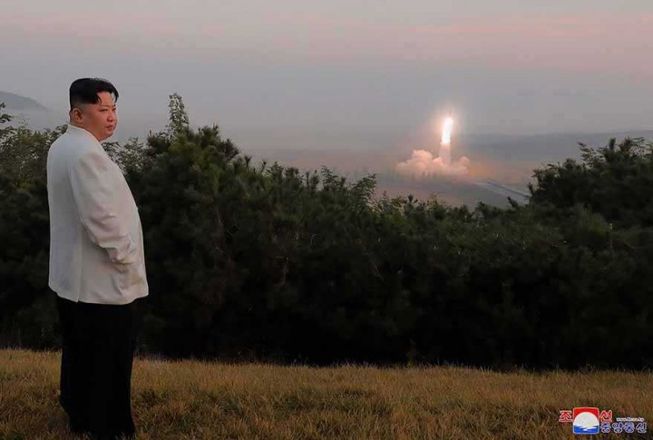  Kim Jong-Un Mengawasi Latihan Nuklir