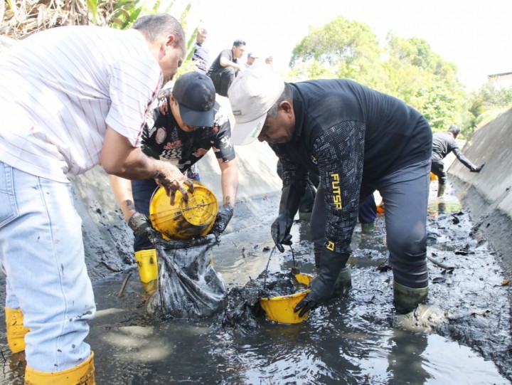 Bupati Siak, Alfedri Ikut Gotong Royong 