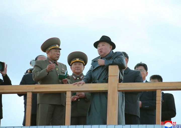 Cari Ribut, Korea Utara Menembakkan Rudal dan Menerbangkan Pesawat Tempur di Dekat Perbatasan 