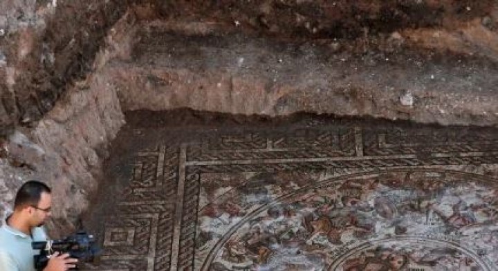 Mosaik Romawi yang Luar Biasa Ditemukan di Suriah  