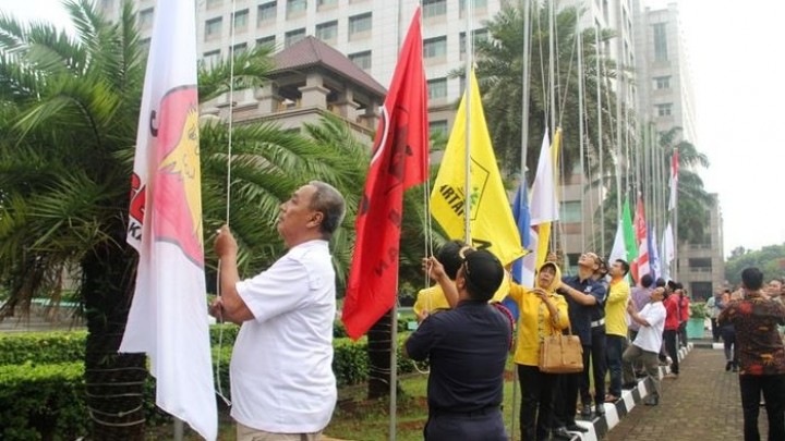 Bendera peserta pemilu. Sumber: Warta Kota Life