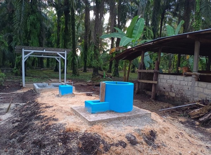 Satu dari delapan reaktor biogas yang dibangun PHR dan YRE bersama masyarakat di desa Mukti Sari, Kecamatan Tapung, Kampar.
