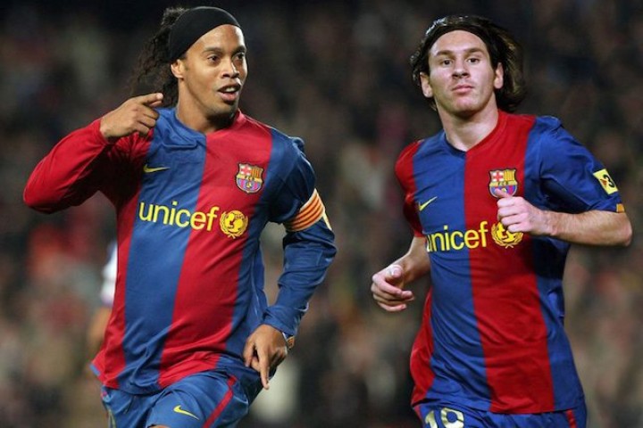 Potret Lionel Messi dan Ronaldinho Sewaktu MAsih dalam Cluk Boa yang sama Yaitu Barcelona. (Dok. Yahoo)