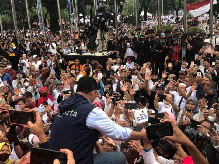 Ribuan Orang Kumpul di Balai Kota, Anies Pamit dan Minta Dukungan