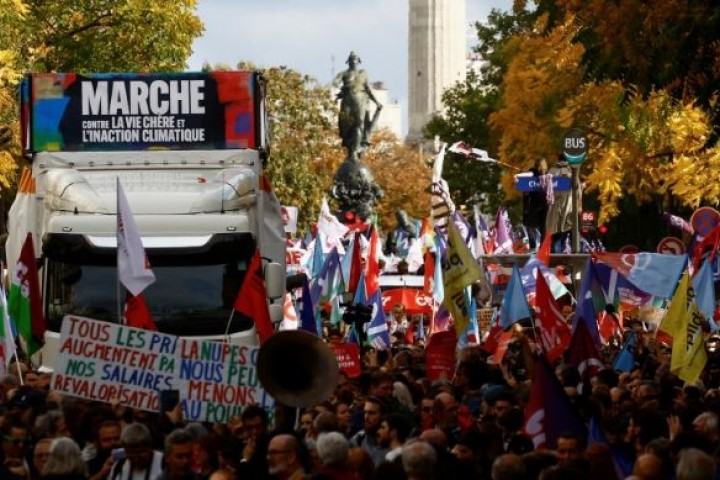 Protes Besar-besaran Terjadi di Paris, Menentang Inflasi dan Krisis Iklim