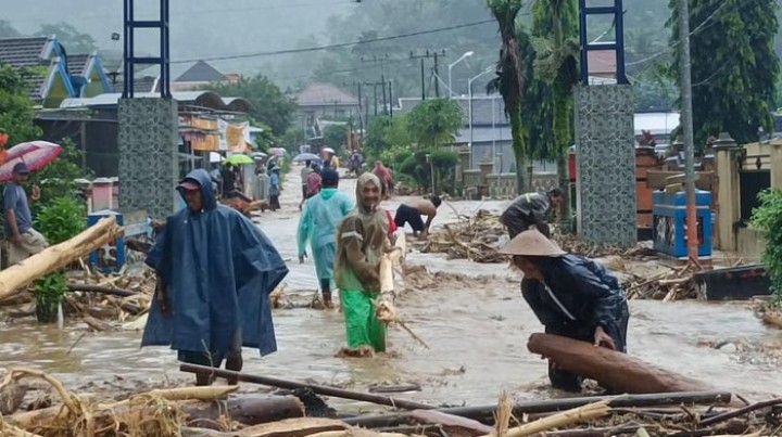 Potret Pasca Banjir Bandang Melanda Malang bagian Selatan. (Dok. Detik.com)