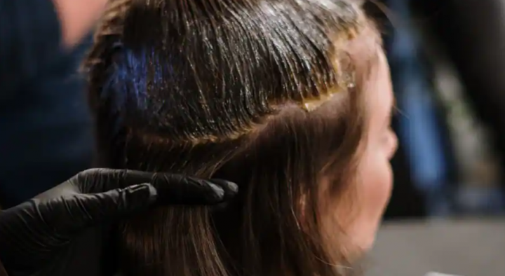 Studi terbaru mengungkapkan bahwa meluruskan rambut dapat meningkatkan 3 kali terkena resiko kanker langka /Reuters