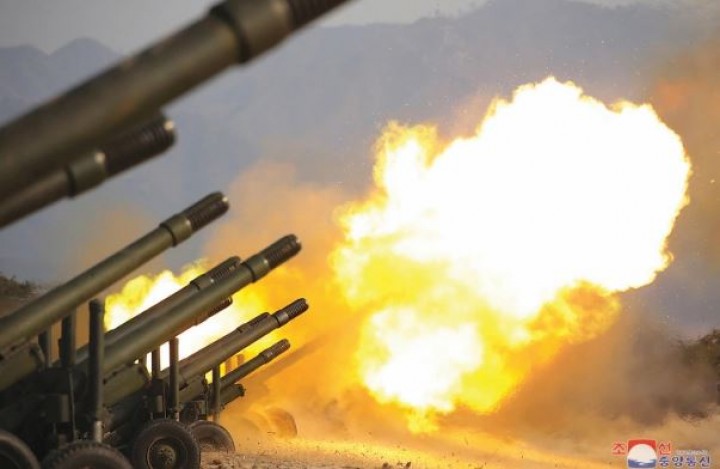 Korea Utara Menembakkan Peluru Artileri Sebagai 'Peringatan Serius' ke Seoul