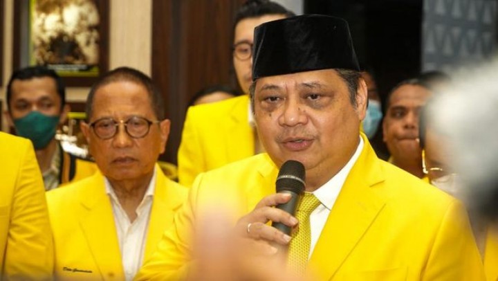 Airlangga Sebut Ridwan Kamil Pakai Batik Bernuansa Kuning di Acara HUT ke-58 Partai Golkar 