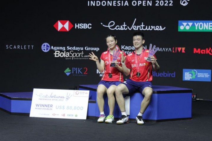 Potret Pebulutangkis China Zheng Si Wei/Huang Ya Qiong Keluar Sebagai Juara Usai Buat Rekan Satu Negara K.O di Denmark Open 2022. (Foro: Bolaspot)