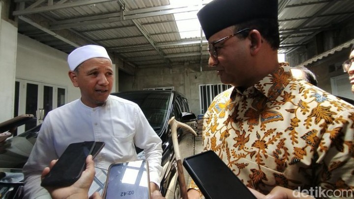 Potret Anies Baswedan eks Gubernur DKI Jakarta dengan Habib Novel (Dok. detik.com)