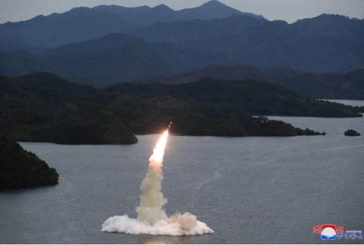 Korea Utara Menembakkan Dua Rudal Balistik ke Arah Laut Jepang
