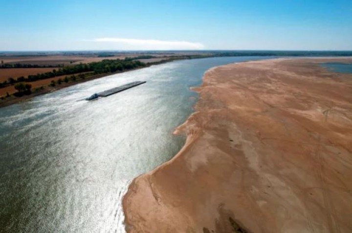 Sungai Mississippi yang Dilanda Kekeringan Menciptakan Kesengsaraan di Seluruh Wilayah AS