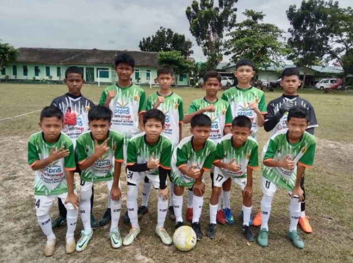 Skuat belia U-12 binaan SSB PTPN V berhasil merebut juara pertama BLiSPI Zona Riau 2022 dan berhak menggenggam tiket putaran nasional di Jawa Barat, 2022 mendatang
