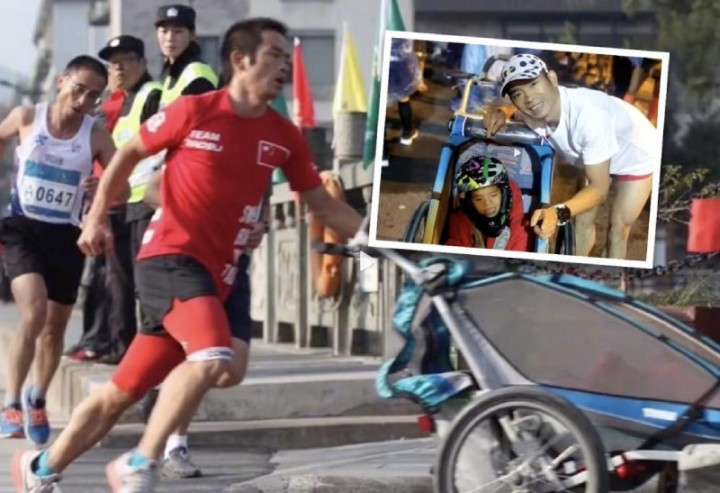 Kisah Mengharukan Seorang Ayah di China yang Rela Berlari Dalam 53 Maraton Bersama Anaknya yang DIsabilitas