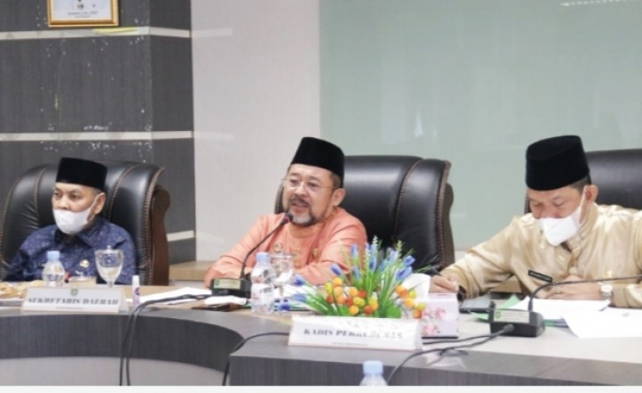 Sekda Bengkalis saat meminpin rapat