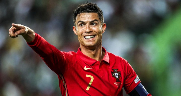 Cristiano Ronaldo pesepakbola peraih lima trofi Ballon dOr sekaligus Kapten Timnas Portugal(Goal.com)