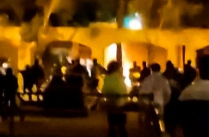 Video Viral, Rumah Mendiang Pemimpin Iran Khomeini Terbakar