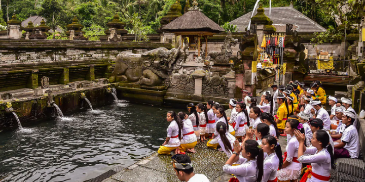  Kenali Ritual Bali Melukat Sebagai Penyembuh Rasa Trauma