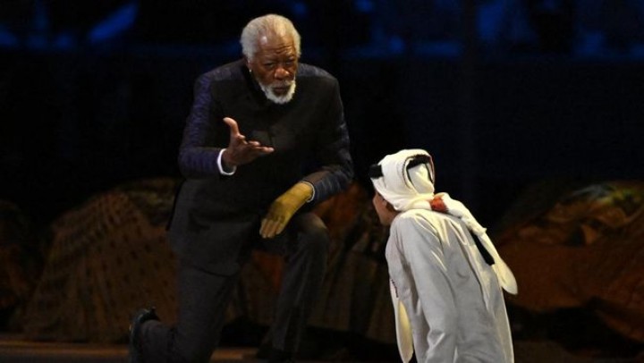 Potret Morgan Freeman saat Pembukaan Piala Dunia 2022 Qatar. (CNN Indonesia/Foto)