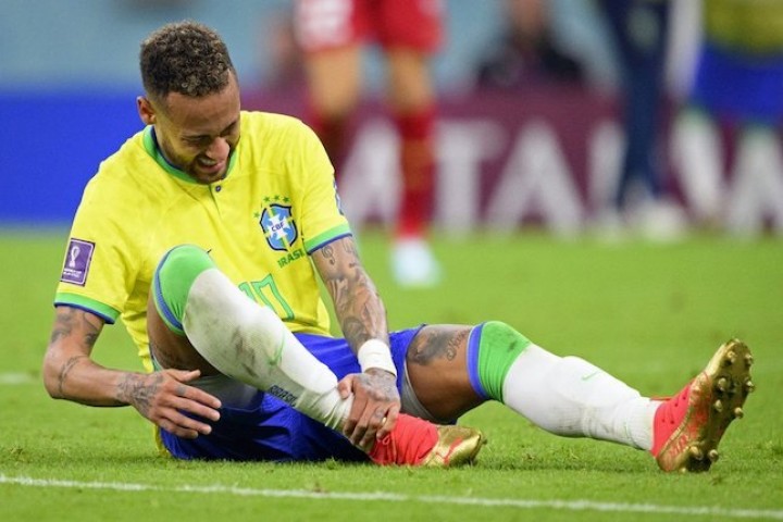 Potret Neymar Timnas Brasil yang Alami Cedera Saat Lawan Serbia. (Bola.net/Foto)