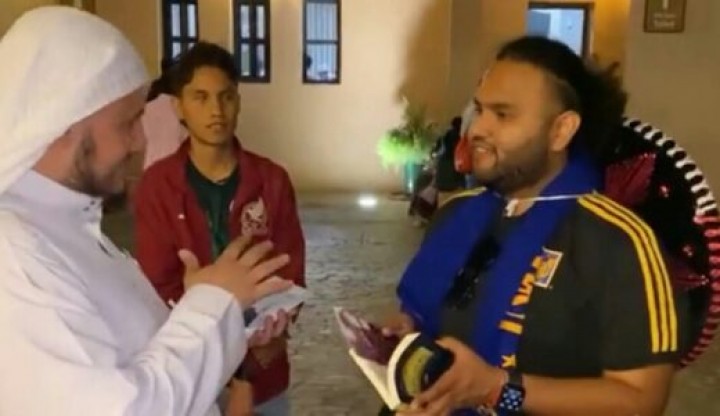 Potret Seorang Suporter dari Negara Meksiko Menyatakan Keislamannya di Qatar Kota Doha. (Minanews/Foto)
