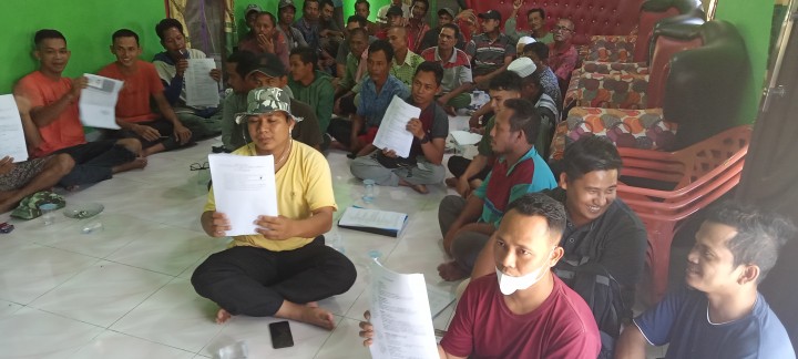 Ratusan masyarakat dari kelompok Tani Manggala Jaya mengecam sikap oknum pengurus kelompok Tani Manggala Jaya yang menjual 700 hektar lahan tanpa sepengetahuan anggota kelompok tani. Warga meminta oknum tersebut diproses hukum 