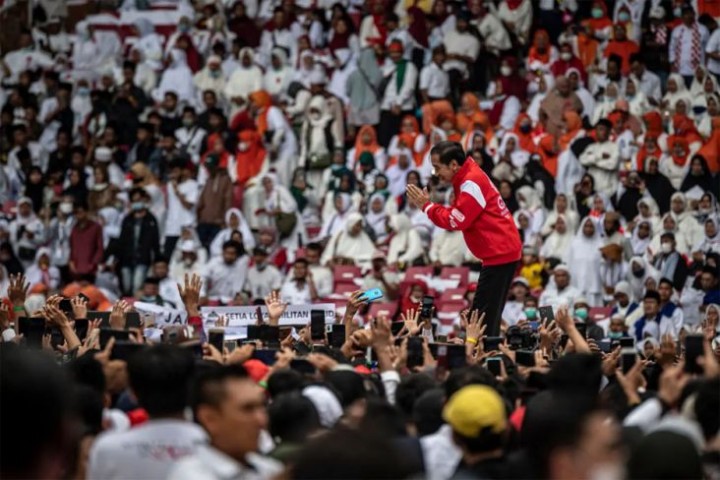 Pengamat nilai pagelaran Nusantara Bersatu merupakan hiburan Jokowi karena tak punya kuasa usung capres 2024 dari PDIP /antara