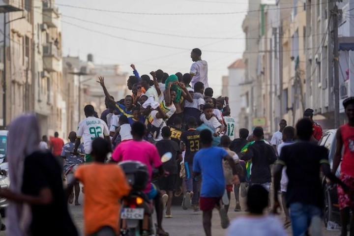 Potert Selebrasi Masyarakat Senegal Usai Menang Lawan Ekuador dan Lolos ke Babak 16 Besar. (Twitter)