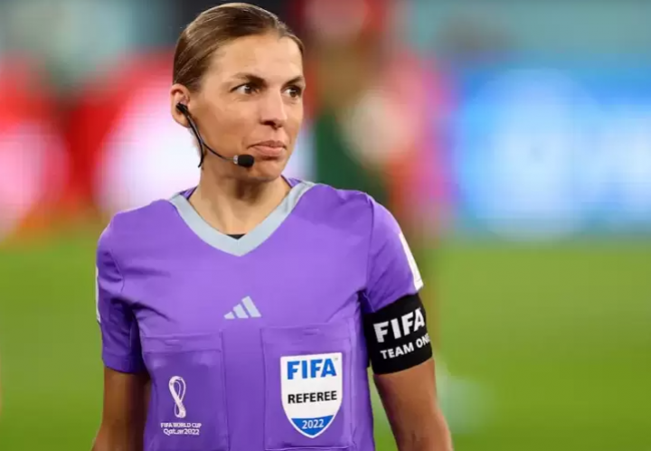 Stephanie Frappart, wanita pertama yang menjadi wasit di pertandingan Piala Dunia pria /Reuters