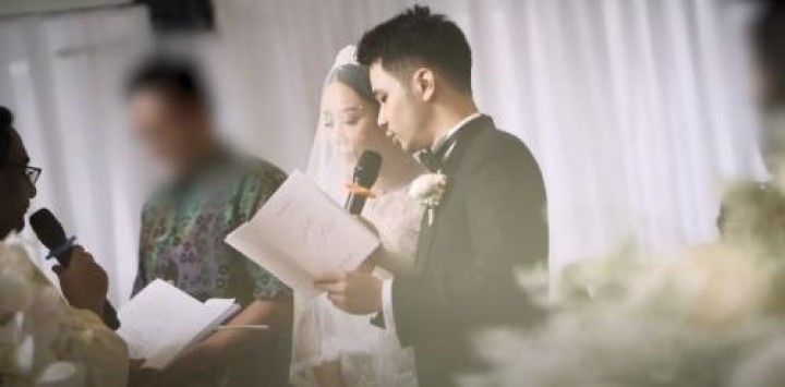 Bikin Penasaran Wajah Orangtua Sisca Kohl Diblur di Video Pernikahan