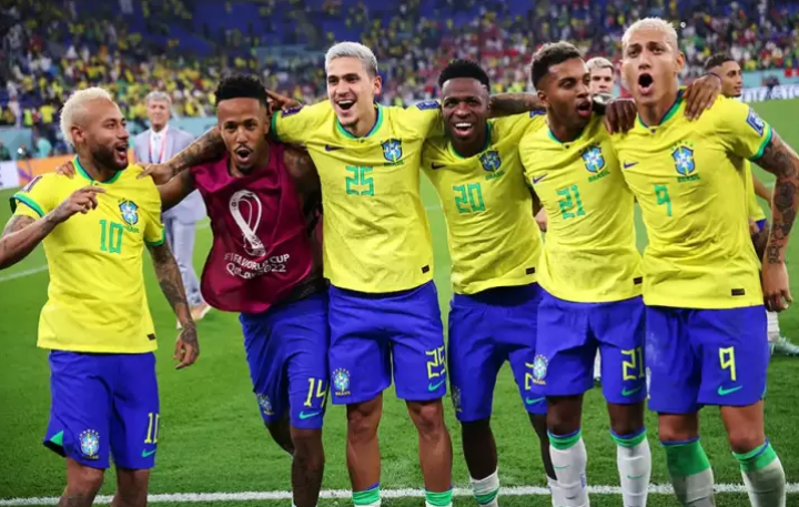 Brasil menjadi tim pertama dalam sejarah yang terjunkan seluruh pemain selama pertandingan di Piala Dunia /Reuters