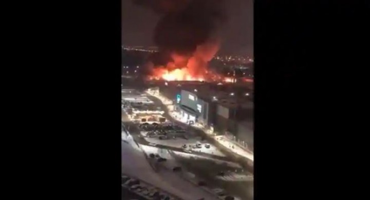 Satu Orang Tewas Dalam Kebakaran Besar di Pusat Perbelanjaan di Moskow