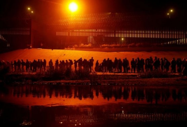 Penyeberangan Pencari Suaka ke Kota El Paso Melonjak di Akhir Pekan