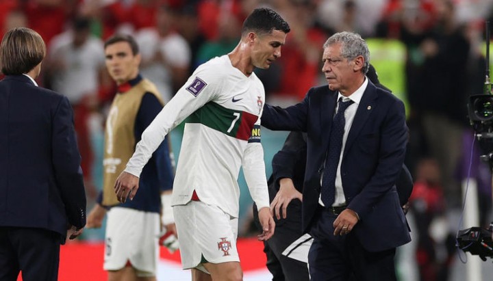 Pelatih Fernando Santos dipecat Portugal usai timnya kalah oleh Maroko dan kasus Cristiano Ronaldo /Sportal.eu