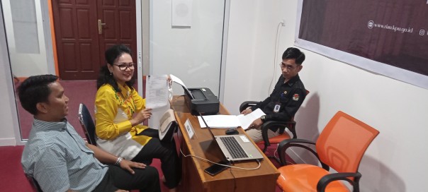 Bakal calon anggota DPD RI Lampita Pakpahan menyerahkan dukungan ke KPU Riau 