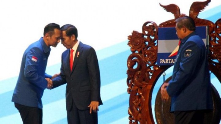 Agus Harimurti Yudhoyono (AHY), Susilo Bambang Yudhoyono (SBY) dan Joko Widodo. Sumber: tempo.co