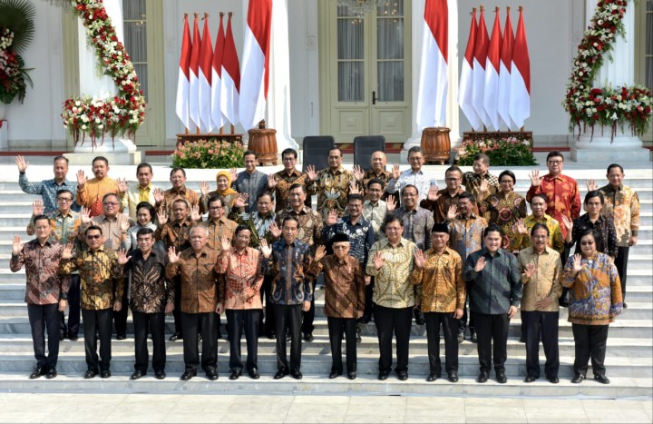 Presiden RI Joko Widodo dan para menterinya. Sumber: Kominfo