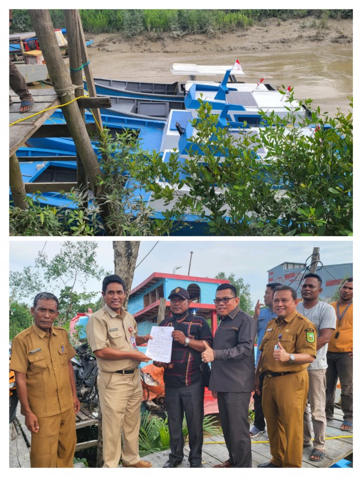 Bantu Perekonomian Masyarakat, Anggota DPRD Riau Husaimi Hamidi Serahkan Empat Unit Kapal Untuk Kelompok Nelayan di Rohil 