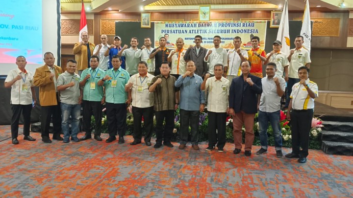 Foto bersama usai Ketua DPRD Riau Yulisman terpilih secara aklamasi sebagai Ketum PASI Riau 